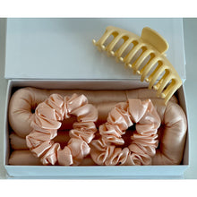 Load image into Gallery viewer, Peach Heatless Silk Hair Curler
